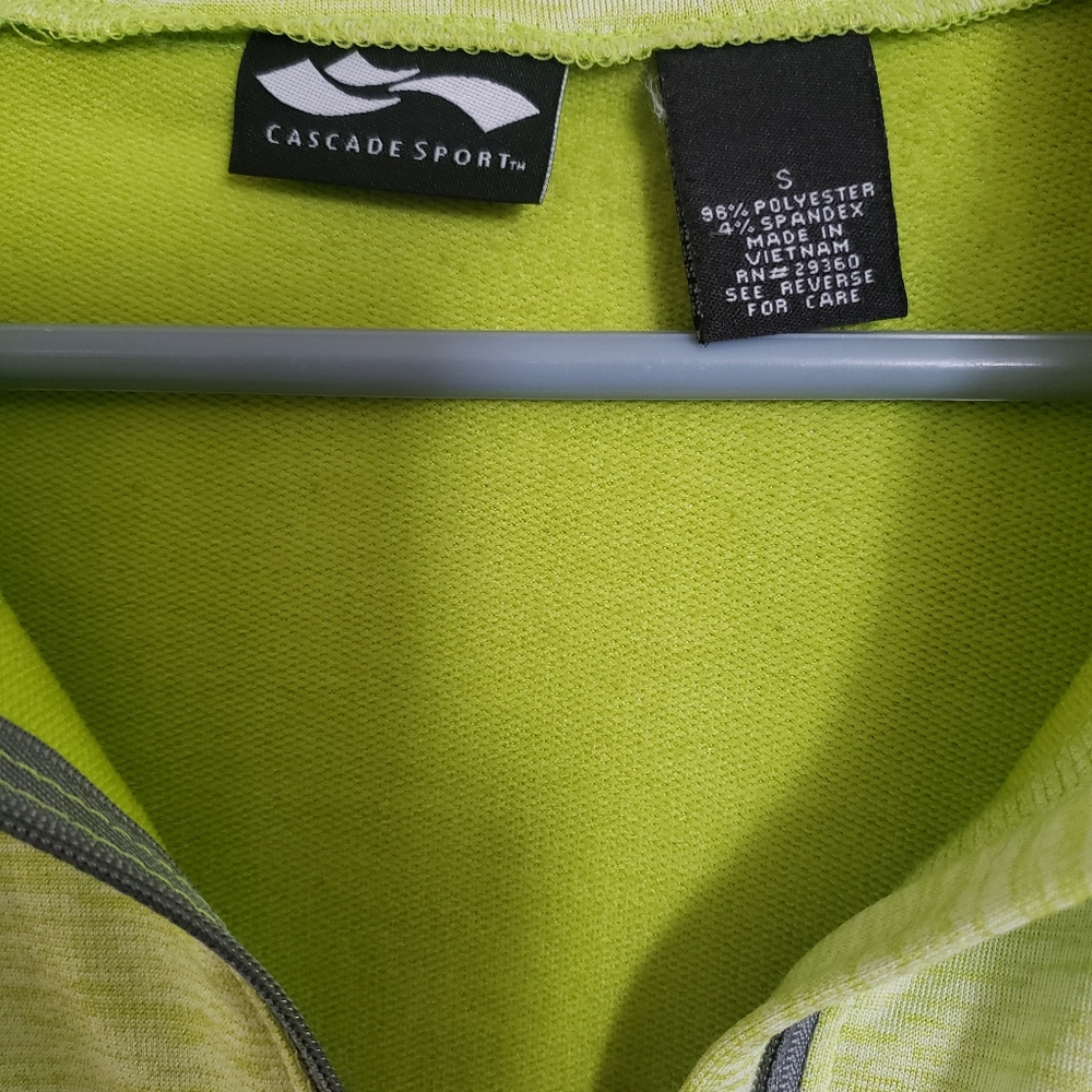 Sporty pull over - Picture 6 of 6